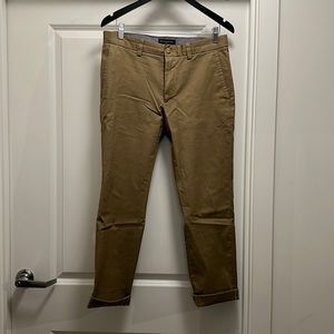Banana Republic Men’s Aiden Chino 31x30